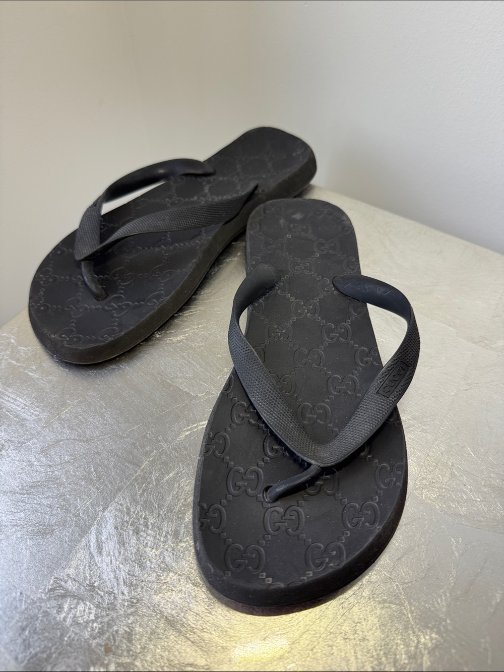 Gucci Black GG Logo Rubber Flip Flops